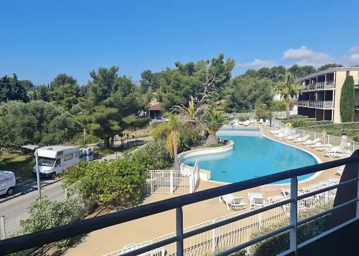 Superbe appartement en résidence avec piscine à 100 mètres de la mer.