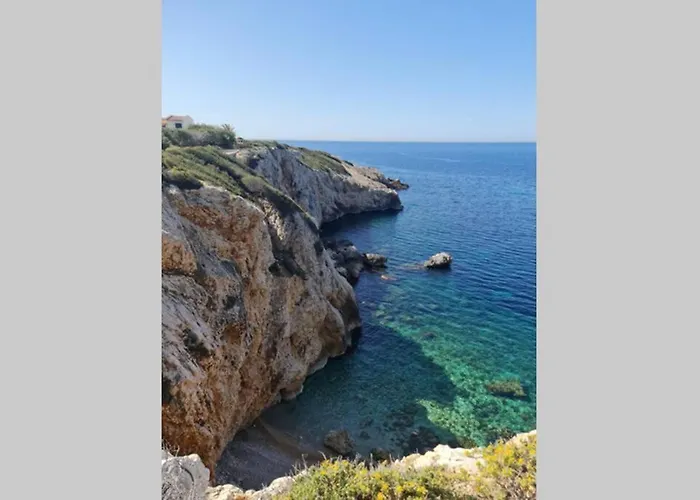 Superbe appartement en résidence avec piscine à 100 mètres de la mer.