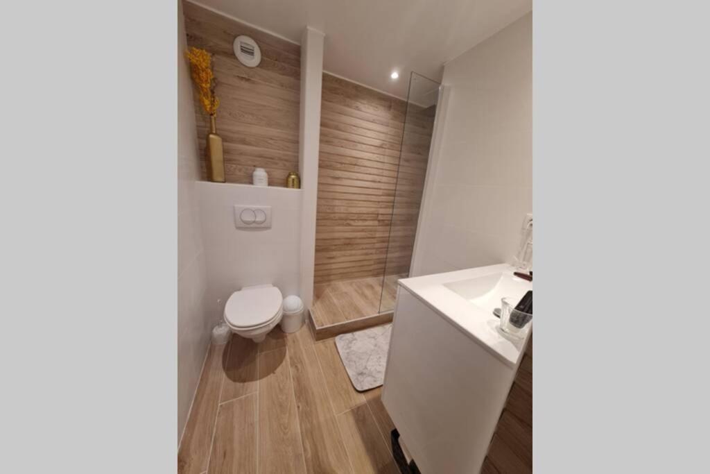 Appartement Superbe En Résidence Avec Piscine à 100 Mètres De La Mer. *