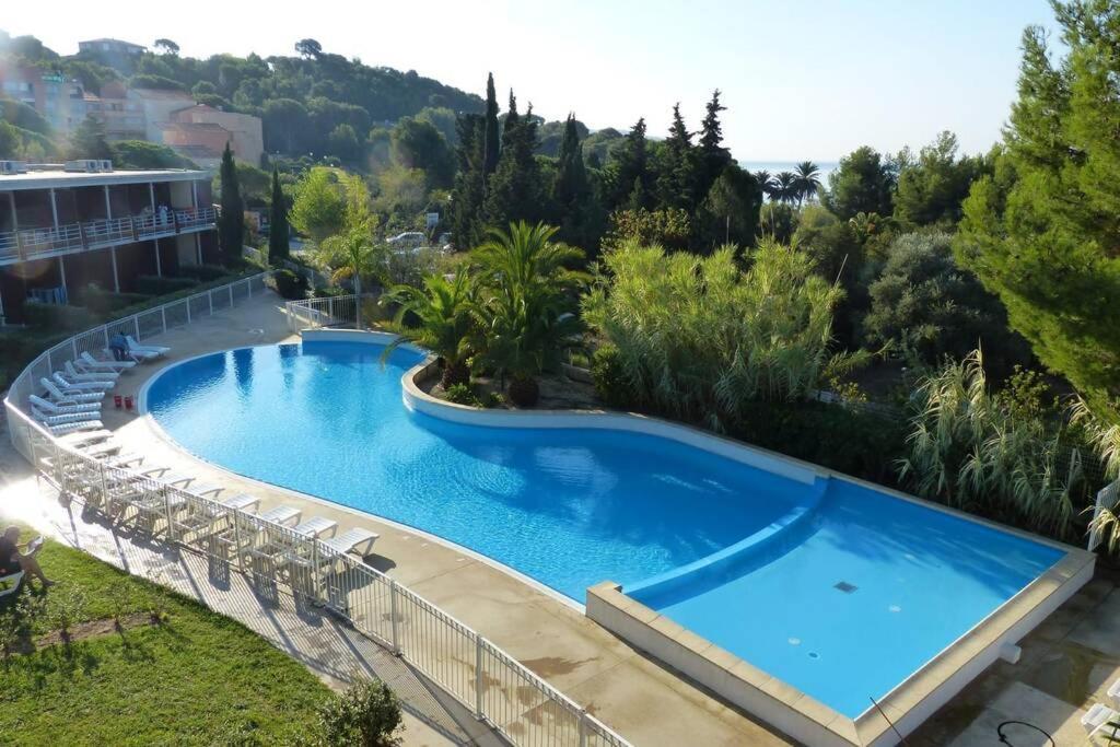 Appartement Superbe En Résidence Avec Piscine à 100 Mètres De La Mer. La Ciotat