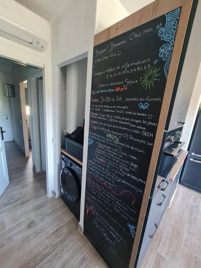 Appartement Superbe En Résidence Avec Piscine à 100 Mètres De La Mer. La Ciotat