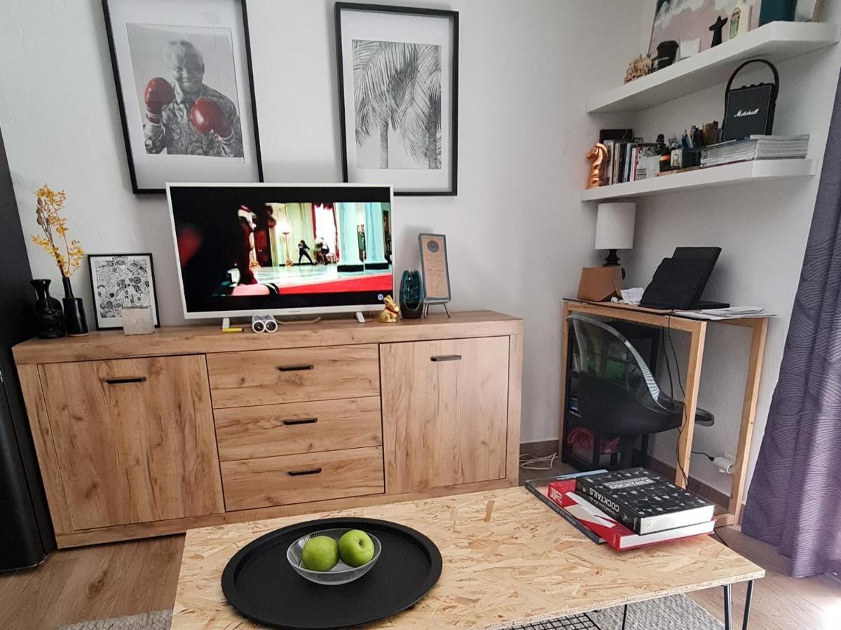 Superbe En Résidence Avec Piscine à 100 Mètres De La Mer. Appartement La Ciotat