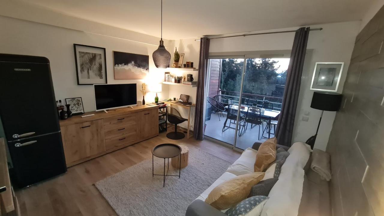 Superbe En Résidence Avec Piscine à 100 Mètres De La Mer. Appartement